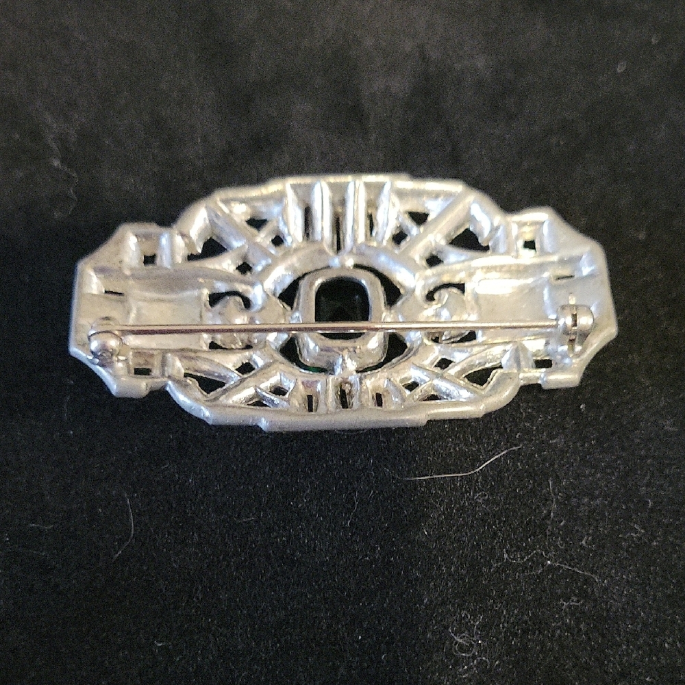 Elegant Silver and Green Brooch - Picture 2 of 2